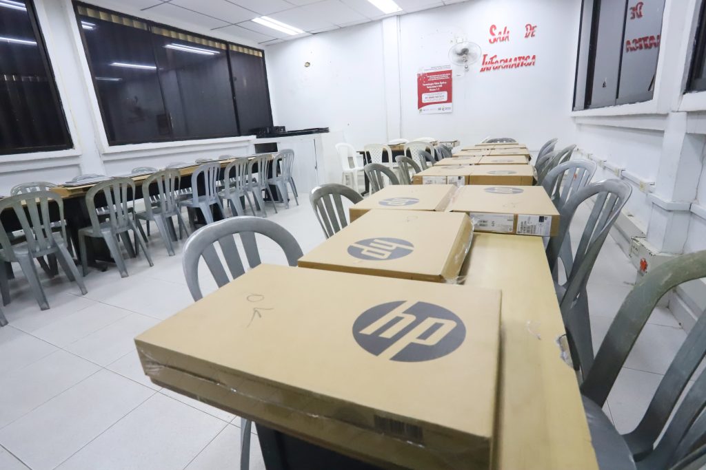 Cartagena transforma sus aulas: computadores para la Institución Educativa Las Gaviotas 2 WhatsApp Image 2024 07 31 at 3.49.51 PM