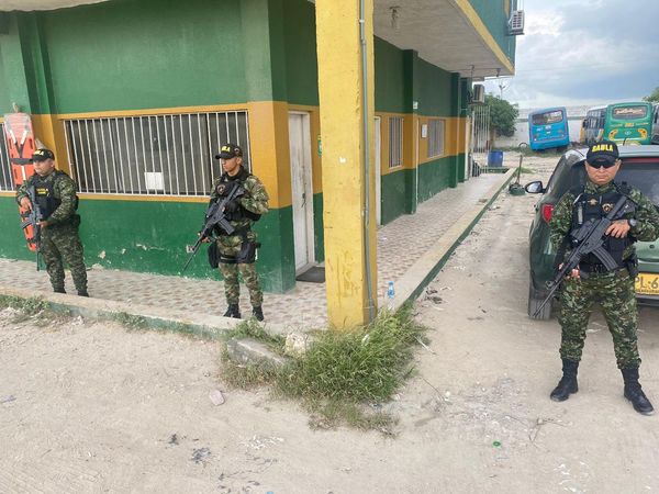 Vandalizan bus de la empresa Lolaya en Barranquilla: Policía investiga amenazas del 'Clan del Golfo' 3 455469966 920726016765578 1684949214866941987 n