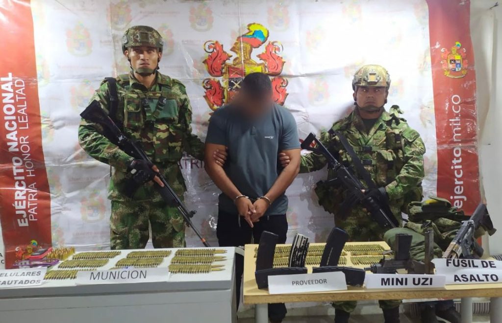 Tras combate, Ejército capturó a tres presuntos integrantes de las Autodefensas Conquistadoras de la Sierra Nevada 6 5830d90d dd2f 450c 9053 fc39b3194e6f