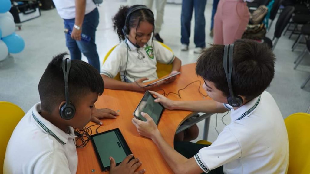 Más de 3.400 estudiantes de colegios oficiales de Barranquilla son beneficiados con infraestructura tecnológica 3 FB IMG 1722940849083