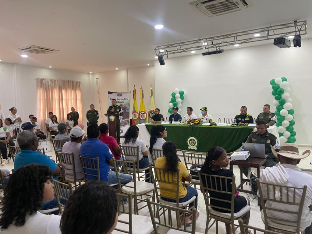 La Policía comunitaria: La seguridad es un esfuerzo compartido 7 e2bcd1ca f2b0 4c5c b668 97ef36e5c436
