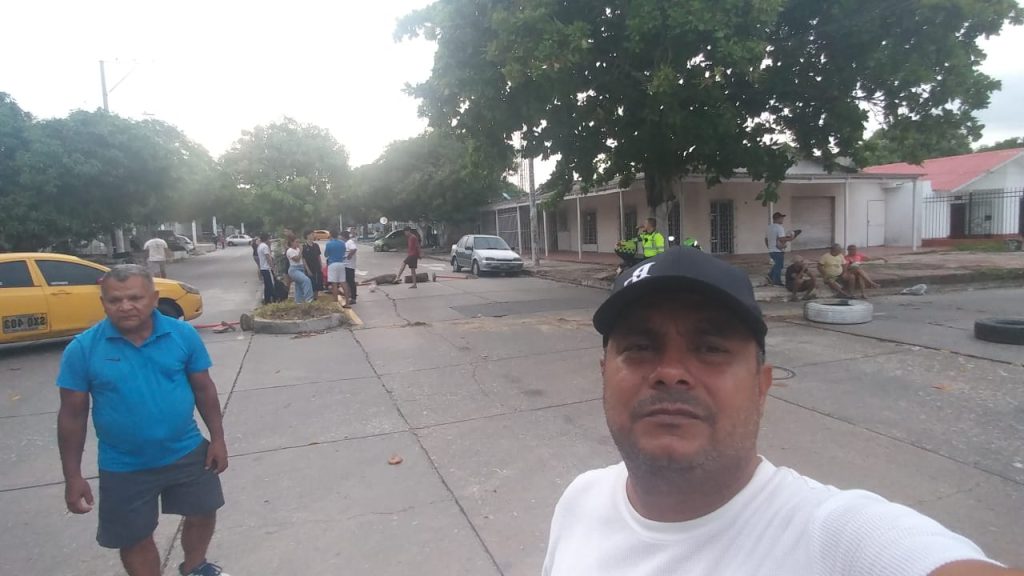 Bloqueo en el boulevard de Simón Bolívar por falta de servicio eléctrico 1 2cd99ac6 e001 48e3 99aa 109865eefd08