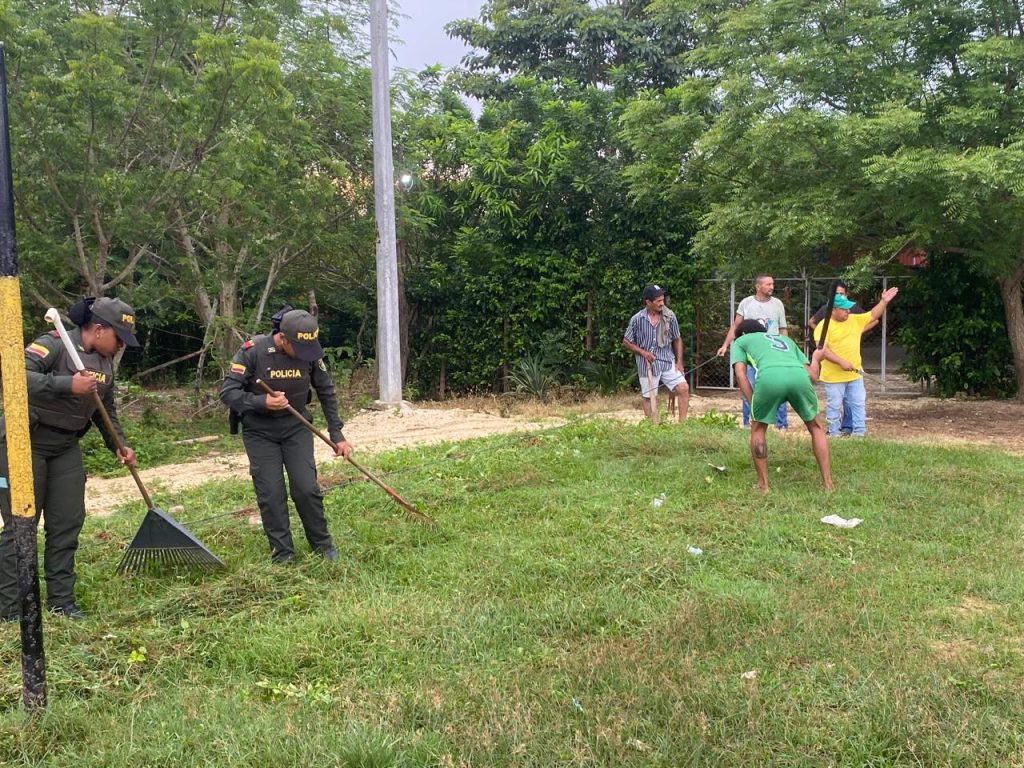 Con llantas recicladas Policía de Bolívar embellece cancha de la vereda El Remanso 1 5b72fb4e 3a65 4148 b46c 64d3a362c2ef