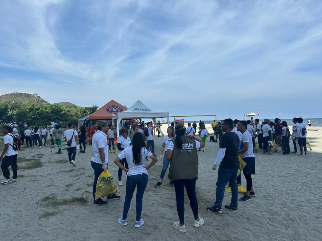 La Policía y colegios de Santa Marta se unen en jornada de limpieza en playa de Los Cocos 2 8d28a75c bea4 4980 8204 112b1c53c806