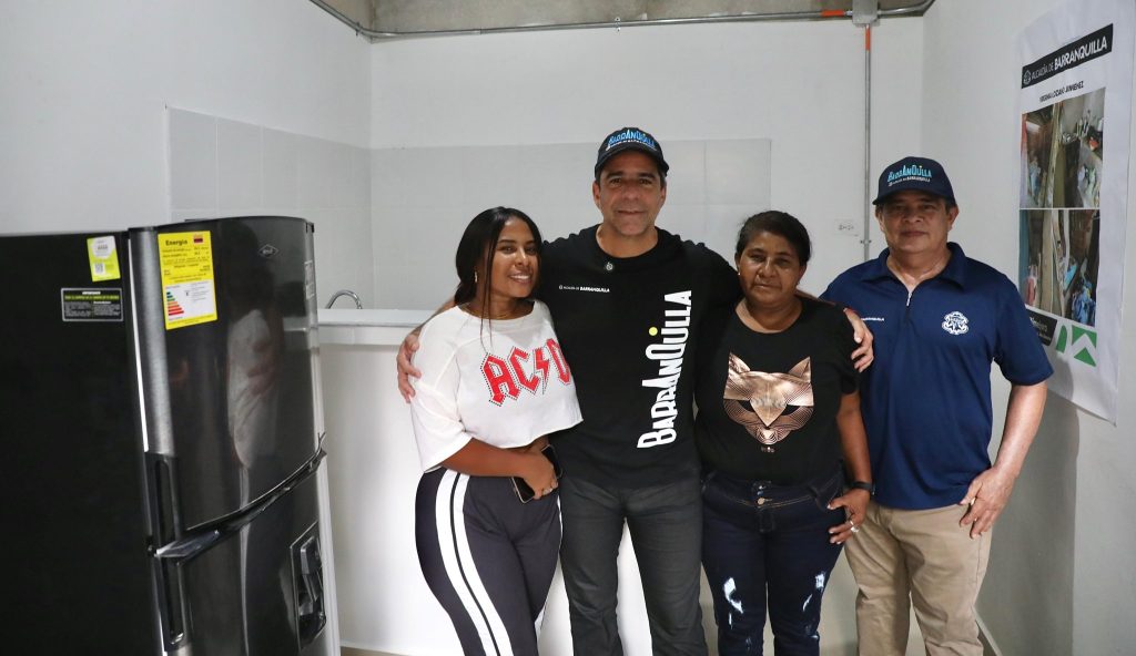 "Hoy Cambiamos Vidas": El alcalde Alejandro Char así fue recibido en el barrio Carrizal 1 GWQ3 9HWMAAhc5E