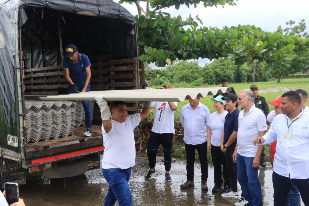 Gobernación del Atlántico entrega ayuda humanitaria a 1000 familias en Malambo y Polonuevo 2 IMG 20240929 WA0009