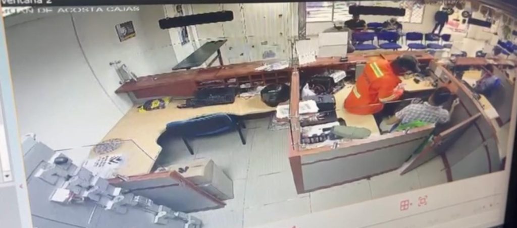 ‘Taquillazo’ en el Banco Agrario de Juan de Acosta: Dos capturados 1 Momento del atraco 0 1