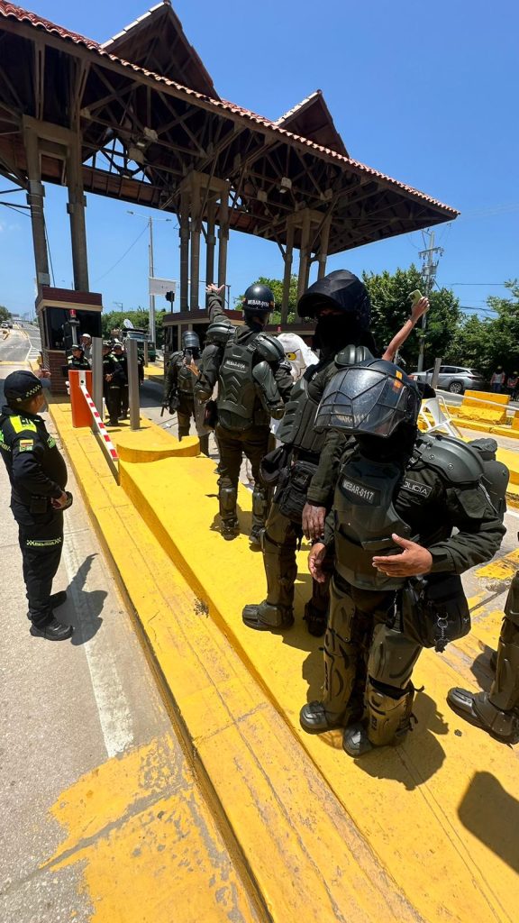 "Aquí no hay violencia": Comunidad que realiza protesta pacífica en Papiros nuevamente víctima de la fuerza pública 3 WhatsApp Image 2024 09 16 at 12.32.10 PM 2