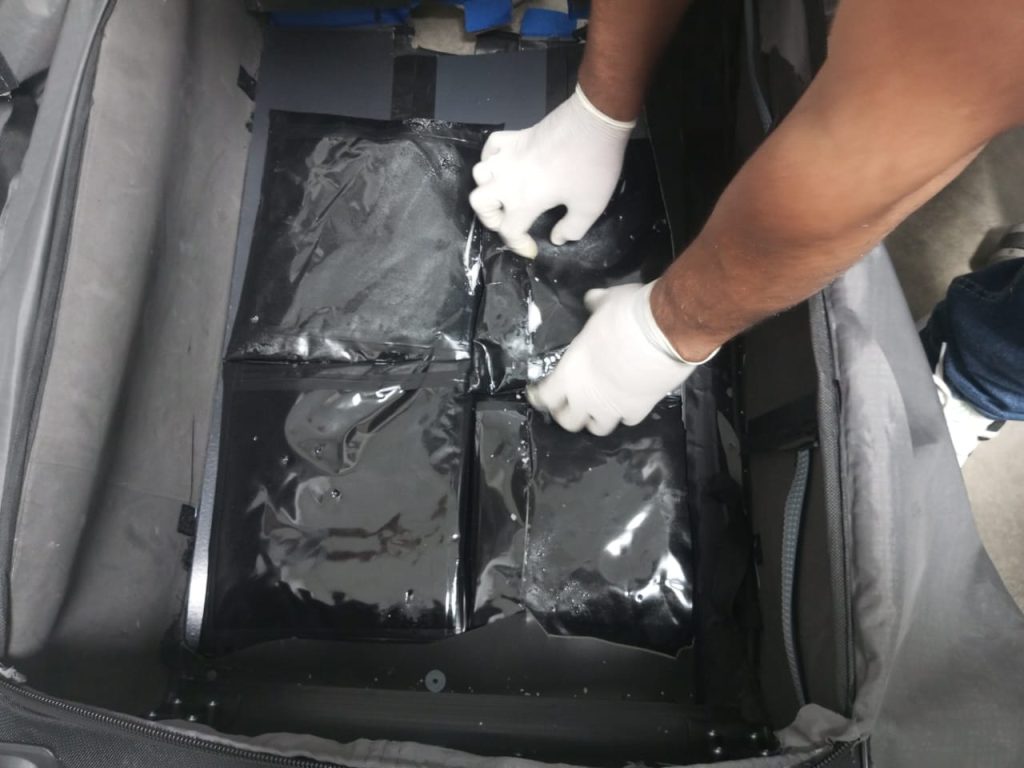Capturado en el Aeropuerto Ernesto Cortissoz un ciudadano español con más de cuatro kilos de cocaína 2 a51bbf74 bb48 4e04 9f55 5c82d31a4cf0
