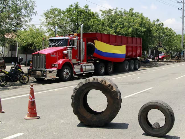Gobierno Nacional enfrenta contundente pliego de peticiones del gremio de transporte 2 transportadores protestan 2