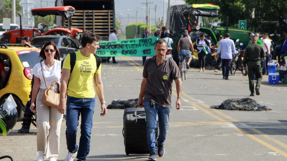 Gobierno Nacional enfrenta contundente pliego de peticiones del gremio de transporte 3 transportadores protestan 4