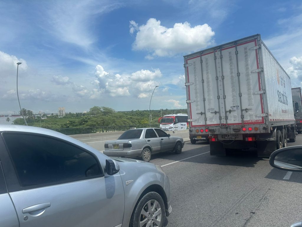 Tráfico caótico a la altura del puente Pumarejo: Un llamado al respeto por los derechos de todos 7 312daecb 10c1 4fe8 8533 e1a213c7399a