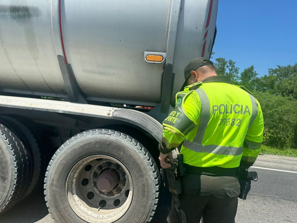 Accidente de tránsito en el kilómetro 10 de la vía Santa Marta-Barranquilla 1 3bb49eac 9a20 477b be8e c8282b0d2259