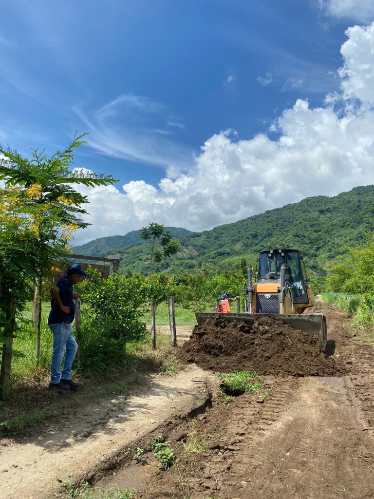 Con Maquinaria Amarilla, en menos de 100 días, Gobernación del Magdalena logra intervenir más 254 kilómetros de vías terciarias en 8 municipios y el Distrito de Santa Marta 5 58d0fe54 958c 4df9 bb61 366cb9180937