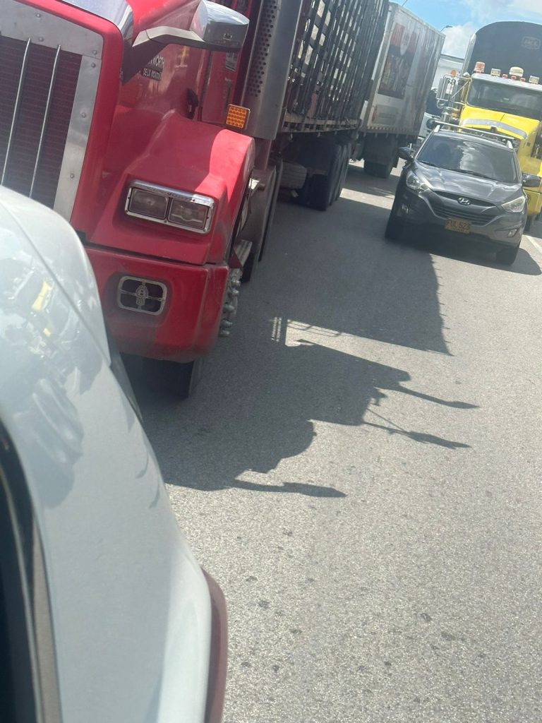 Tráfico caótico a la altura del puente Pumarejo: Un llamado al respeto por los derechos de todos 5 5bdc66d5 c8c2 4e41 bcba 3b808f2471b3