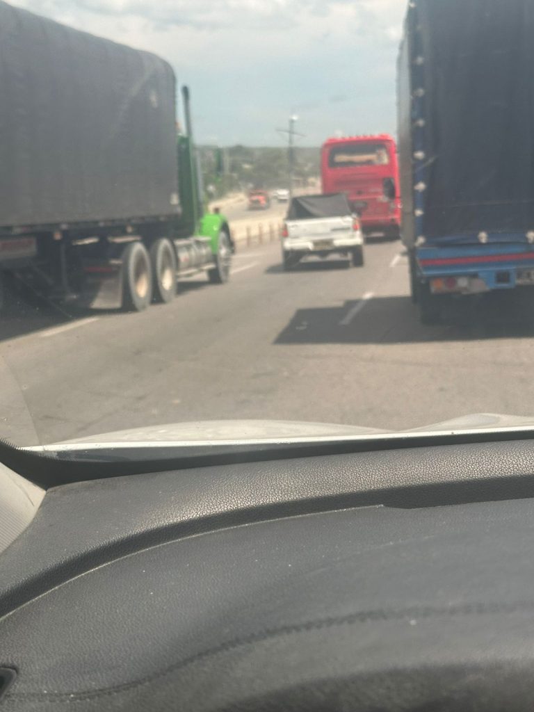 Tráfico caótico a la altura del puente Pumarejo: Un llamado al respeto por los derechos de todos 3 62457ff8 0493 4cae b5c6 58338a63d5ef