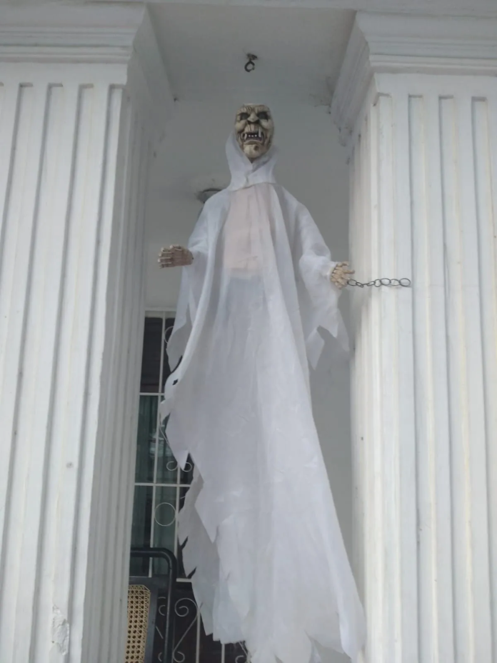 A propósito de Halloween, Los OVNI, las brujas de la modernidad