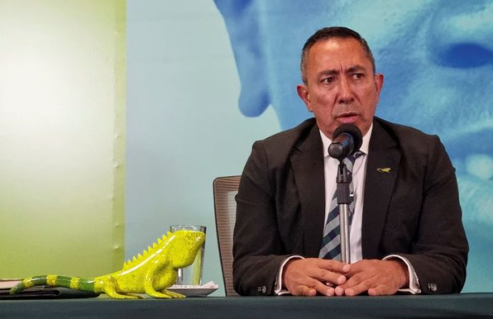 FOTO DE ARCHIVO. El presidente del grupo energético colombiano Ecopetrol, Ricardo Roa, habla durante una conferencia de prensa en Bogotá