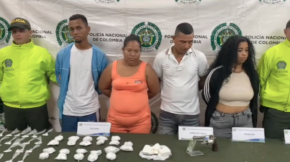 Desarticulan parte del crimen organizado en Las Gardenias: Cuatro capturados y un menor aprehendido durante allanamientos 1 Captura de Pantalla 2024 10 18 a las 6.45.44 a. m