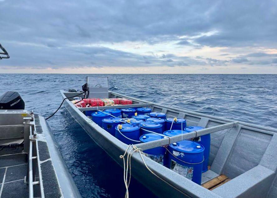Armada intercepta lancha cargada con 1.6 toneladas de cocaína en el Pacífico 3 IMG 20241003 WA0031