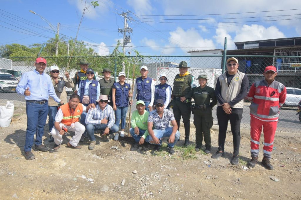 Continúa el plan de recuperación de orillas de Ciénaga de Las Quintas en Cartagena 4 IMG 20241017 WA0032