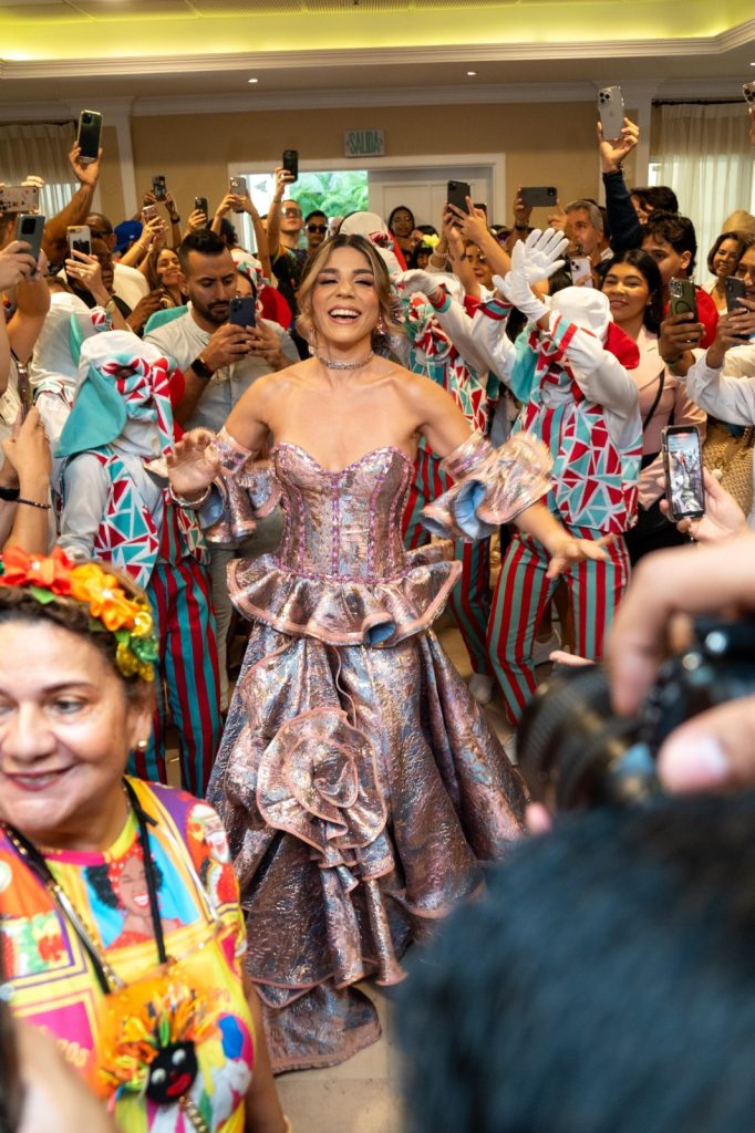 Alexsandra Estarita Villa es la Reina del Carnaval de la 44 2 WhatsApp Image 2024 10 04 at 10.29.30 PM