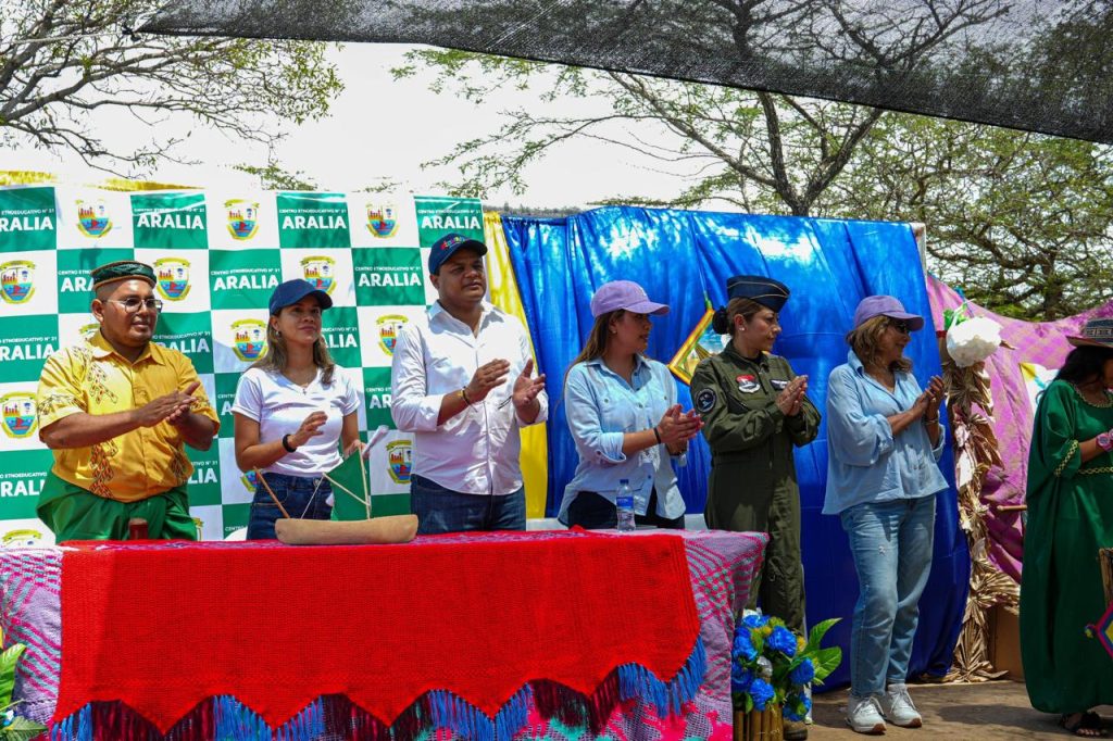 Pupitres sostenibles fueron entregados a comunidad Wayuu en la Guajira 2 WhatsApp Image 2024 10 05 at 13.20.13 1