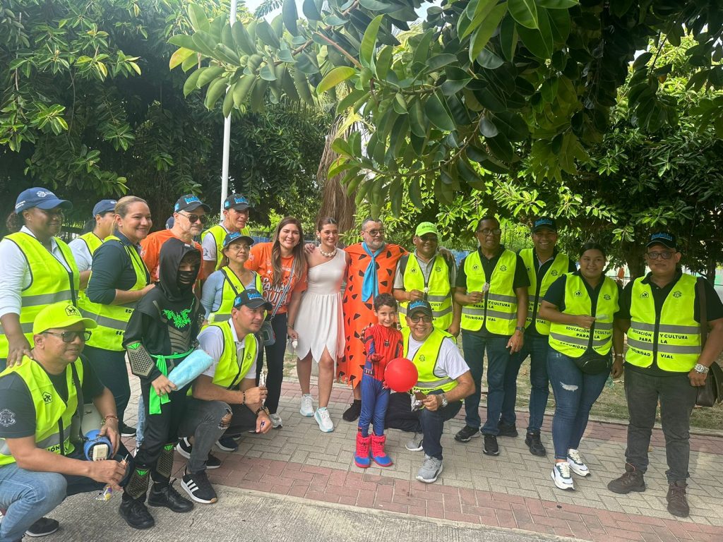 En la noche de Halloween, 'Fantasiquilla' lleva alegría y felicidad a los niños en Parque de la Electrificadora 1 WhatsApp Image 2024 10 31 at 15.53.35