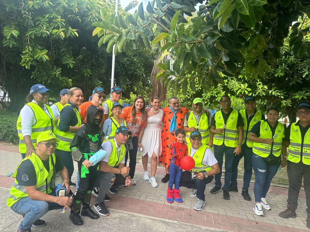 En la noche de Halloween, 'Fantasiquilla' lleva alegría y felicidad a los niños en Parque de la Electrificadora 2 WhatsApp Image 2024 10 31 at 15.53.36