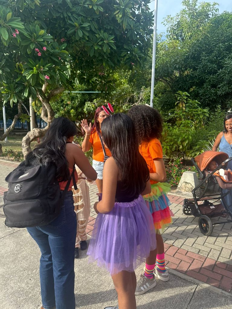 En la noche de Halloween, 'Fantasiquilla' lleva alegría y felicidad a los niños en Parque de la Electrificadora 4 WhatsApp Image 2024 10 31 at 15.58.42