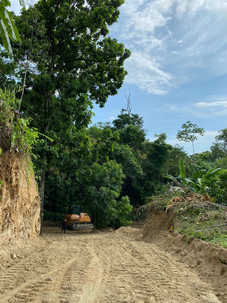 Con Maquinaria Amarilla, en menos de 100 días, Gobernación del Magdalena logra intervenir más 254 kilómetros de vías terciarias en 8 municipios y el Distrito de Santa Marta 8 c061a43e 2b09 4494 a67a b54eea736025