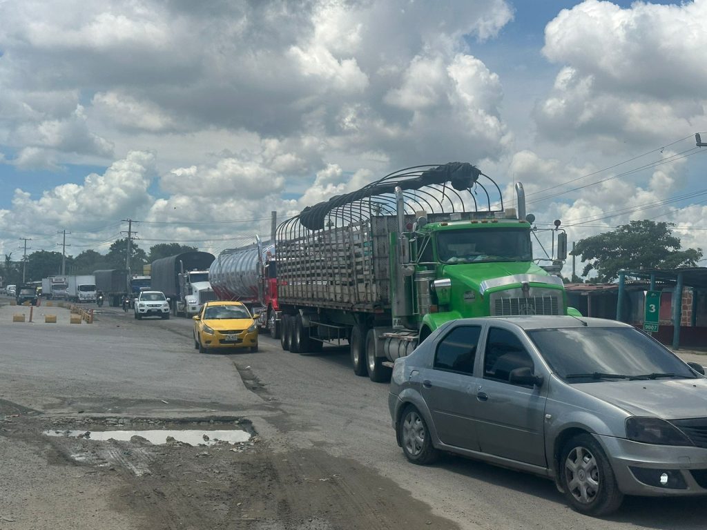 Tráfico caótico a la altura del puente Pumarejo: Un llamado al respeto por los derechos de todos 12 ead175d0 d491 47c7 ba2a 01a4abc4d43b