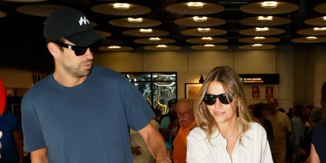 Mientras Shakira prepara sus conciertos "Soltera", Gerard Piqué y Clara Chía se escapan a Emiratos Árabes Unidos 1 gerard pique clara chia barajas 99bfbe
