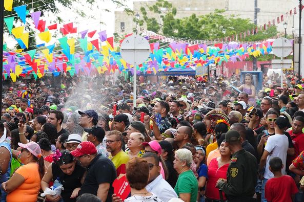 Videos: Fiestas de independencia en Cartagena: Entre el fango y el esfuerzo por mantener su imágen turística 5 465674661 18466991461041393 5598341782382998941 n