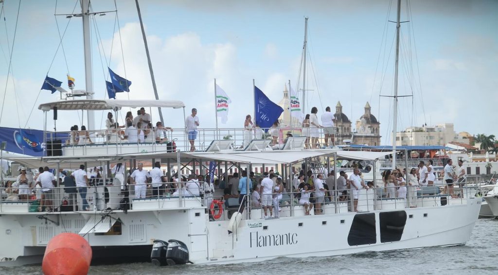 Videos: Fiestas de independencia en Cartagena: Entre el fango y el esfuerzo por mantener su imágen turística 1 465993523 18467008036041393 5280955527593500131 n