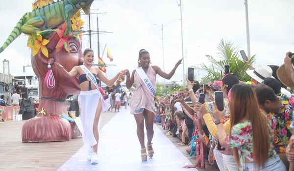 Videos: Fiestas de independencia en Cartagena: Entre el fango y el esfuerzo por mantener su imágen turística 11 466098762 18466978762041393 332050030738342247 n