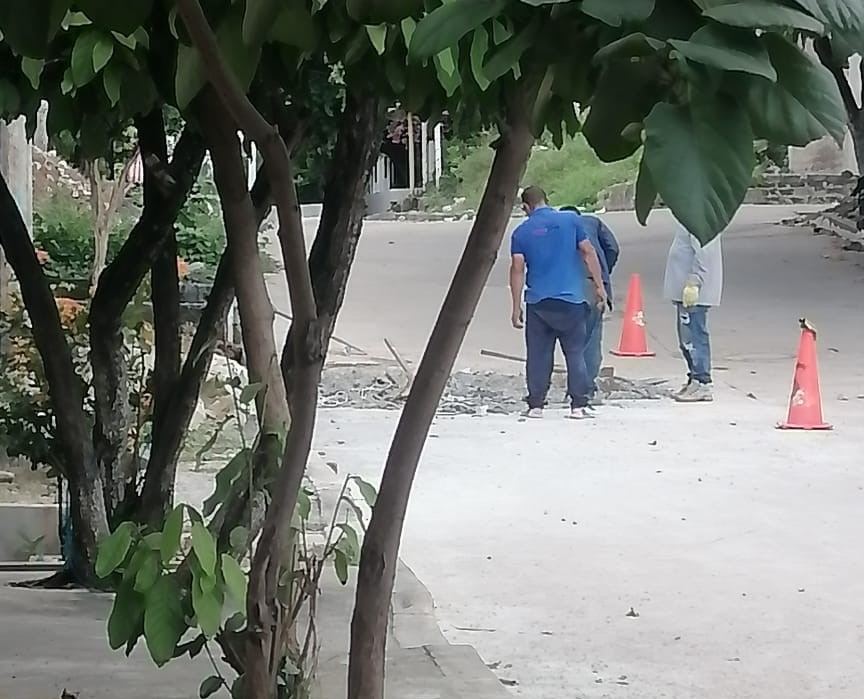 Denuncian daño al pavimento nuevo y conexión irregular al sistema de agua potable 1 468321151 872489125060488 7315101971577216125 n