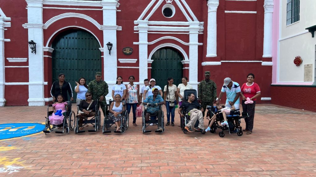 Seis sillas de ruedas fueron entregadas por el Ejército Nacional en Mompox en apoyó a las obras de desarrollo comunitario 2 959d7d7c 1cf2 4216 82ce 6e7015be4ec6