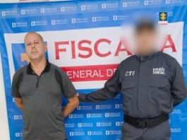 Carlos Andrés Monsalve Pérez, alias 'Bless', enfrentando cargos graves de abuso sexual contra menores, fue capturado por el CTI de Cartagena. El procesado permanece en prisión preventiva mientras avanza el proceso judicial por los delitos ocurridos en abril de 2023. // Foto: Fiscalía General.