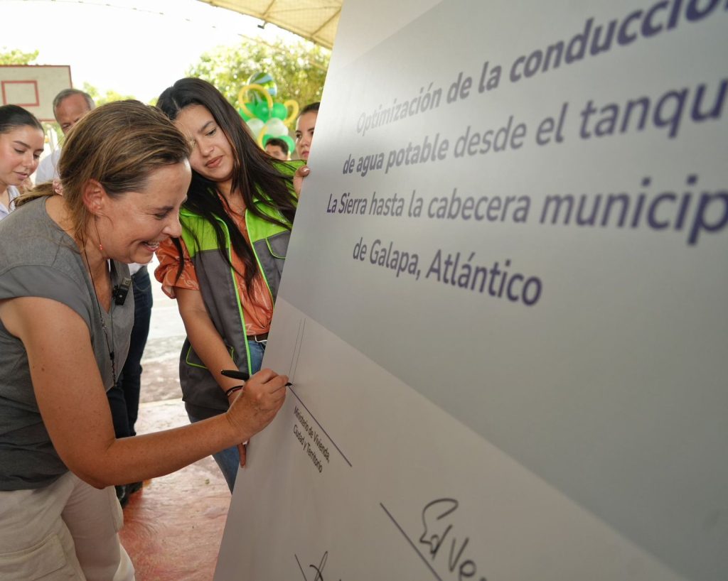 Alcalde de Galapa, Fabián Bonett, firma convenio con ICBF para entrega de bienestarina al adulto mayor 3 WhatsApp Image 2024 11 06 at 3.43.17 PM 1