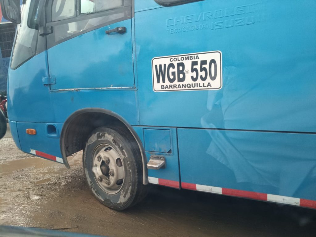 Bus enterrado en cráter genera congestión en la Circunvalar entre Murillo y Calle 30 2 b53fd0d6 408f 447e a652 69eb19bde4c6 1