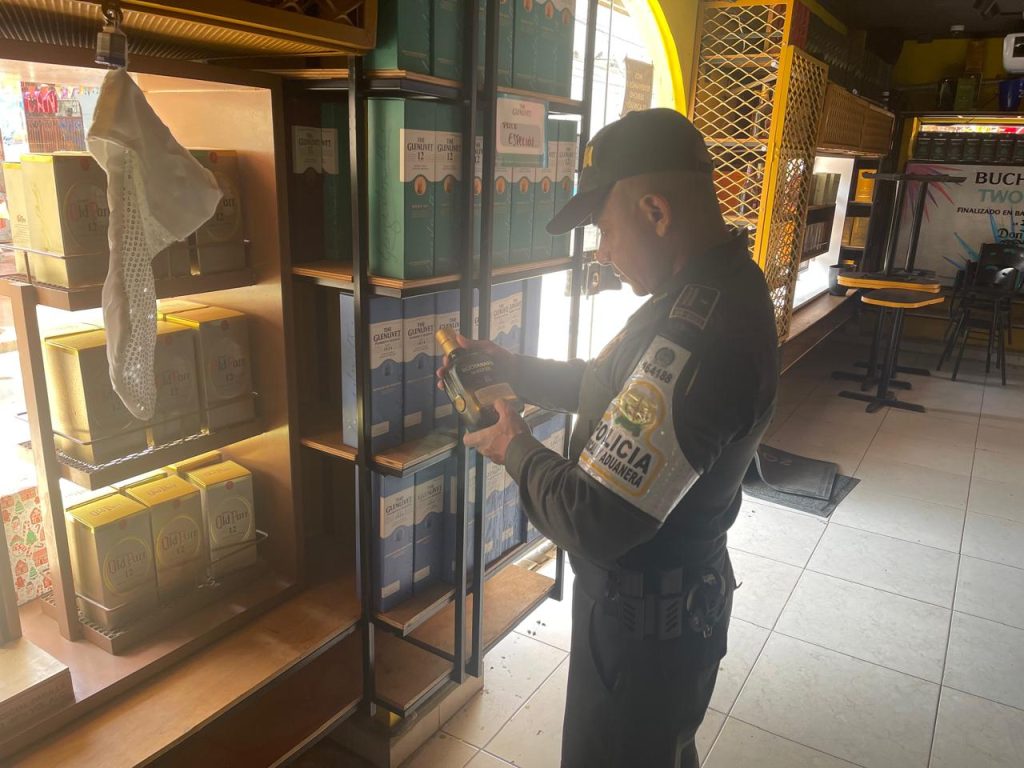 Policía Fiscal y Aduanera de Santa Marta llama a la ciudadanía a denunciar venta irregular de licores en esta temporada navideña 5 15f4a35b c916 4dd0 b133 5d13d54a7c72