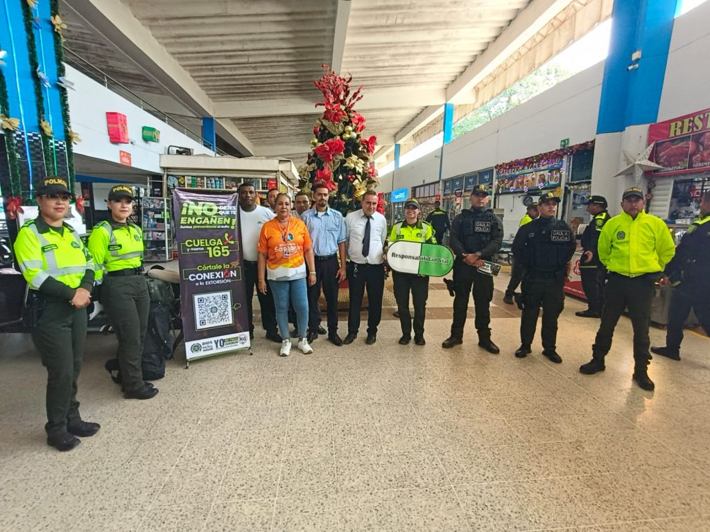 La Policía Nacional refuerza seguridad vial en Santa Marta durante el Plan Navidad 'Familias Felices' 3 1bdeaf35 efc8 4cca 8278 592396f18d0f