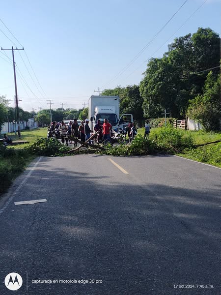 Al oído del Gobernador del Atlántico: Comunidad denuncia riesgo mortal por pésimo estado de la Vía Manatí - Sabanalarga 4 463242435 484255531275837 2396442815091259414 n