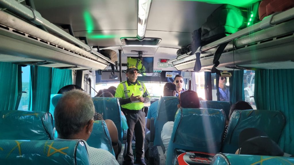 La Policía Nacional refuerza seguridad vial en Santa Marta durante el Plan Navidad 'Familias Felices' 1 6b27f52c 03a3 48be 84c5 30b3d7b7eb26