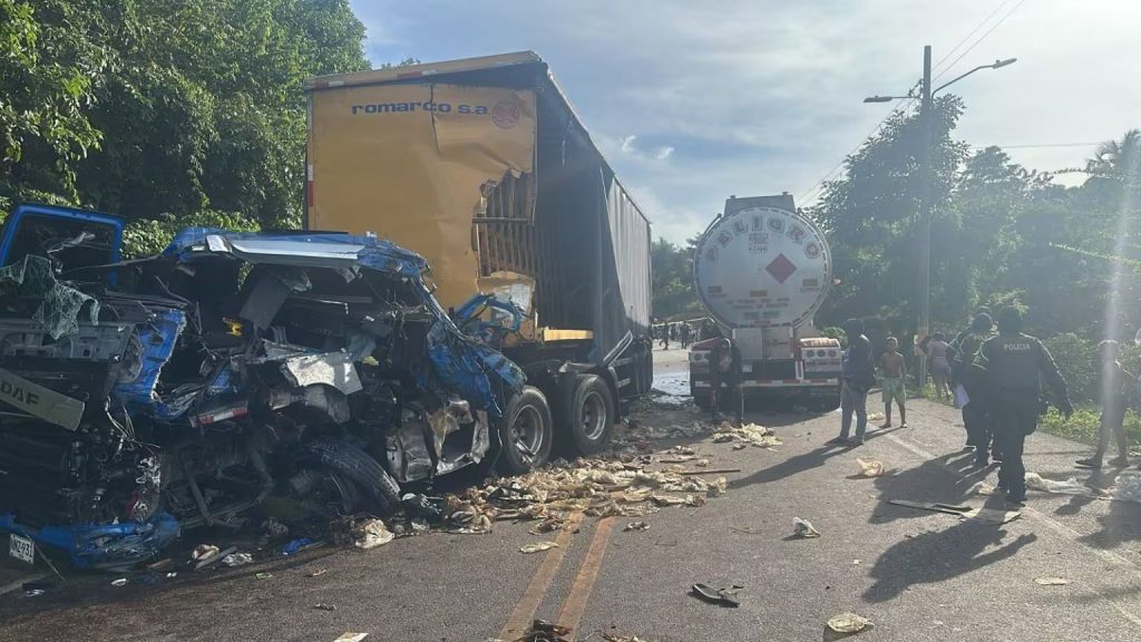 ¿Olvidaron la tragedia de Tasajera?: En accidente de Tránsito en Bolívar, saquean cerveza en medio de fuga de combustible de camión cisterna 1 GeCIF7VW8AA79Bp 1