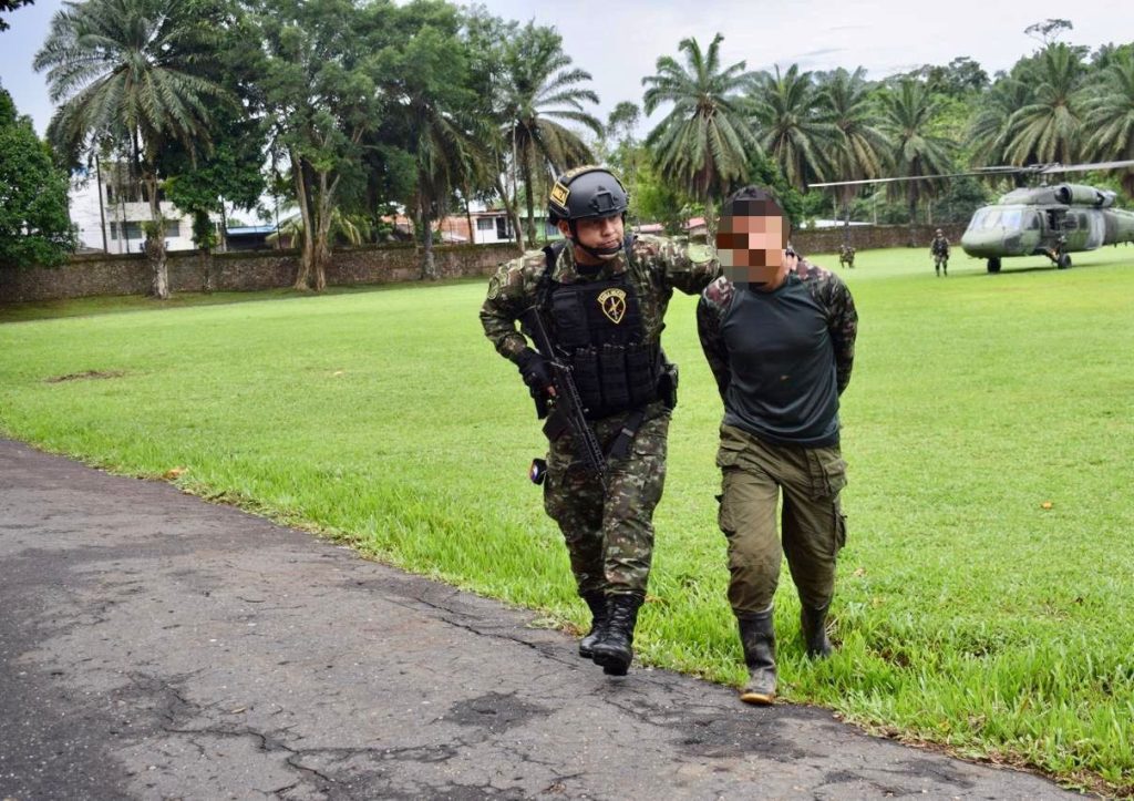Tropas del Gaula Militar y Gaula Policía capturan a dos presuntos integrantes del Grupo Armado Residual Estructura Teófilo Forero en Caquetá 2 GfrwX7bXQAAqLzX