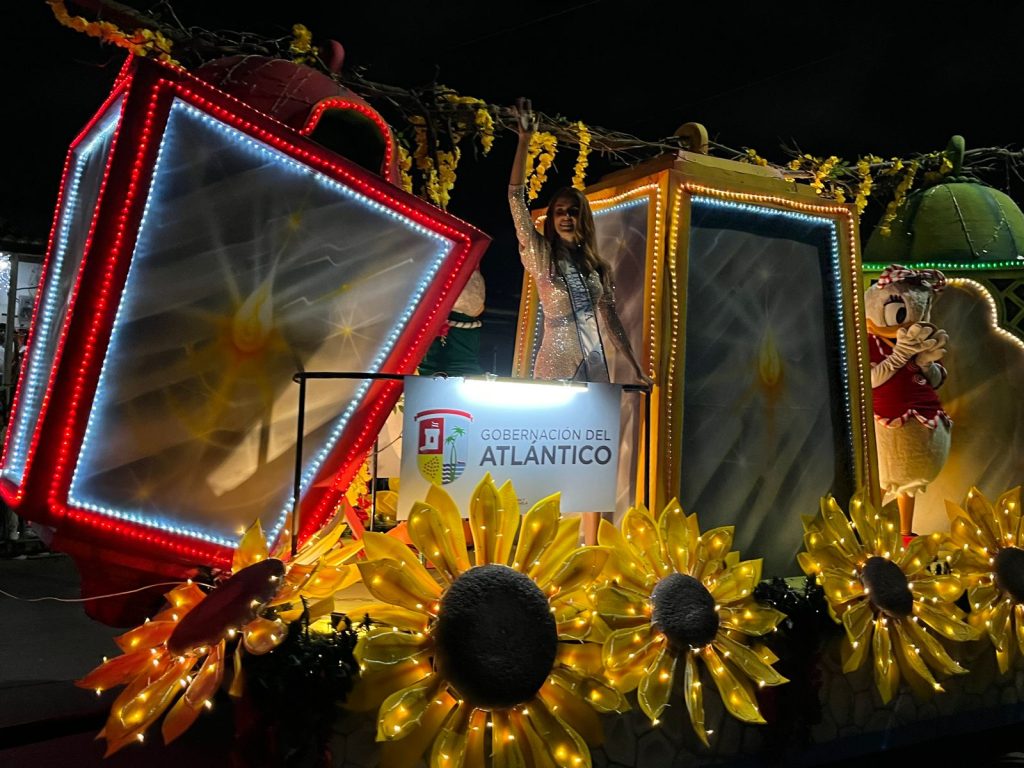 Con la Gran Parada de la Luz la magia de la navidad iluminó a Barranquilla 3 IMG 20241208 WA0039
