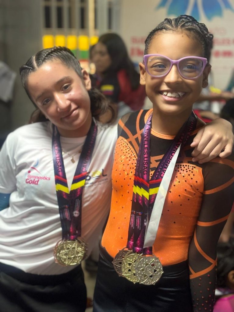 Isabella Lopez Campeona Suramericana Nivel 4 del Club Gymnastics Gold y Juliana Angulo subcampeona Suramericana en el Nivel 4