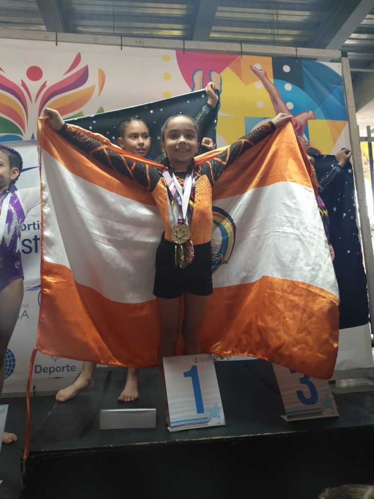 Mia Cepeda del Club Buena Esa Barranquilla Campeona Suramericana en el Nivel 1 1